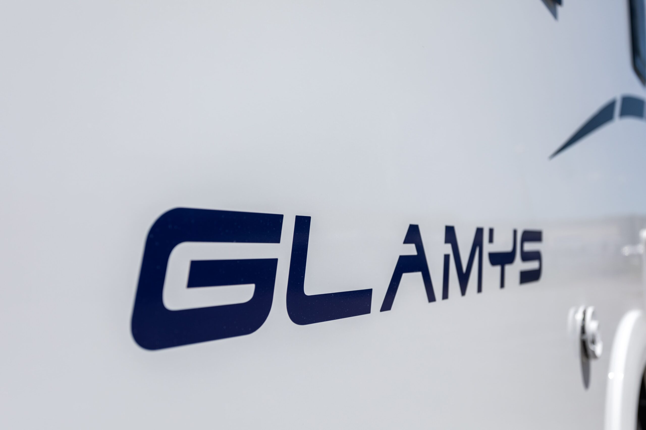 McLouis-Glamys-226-012-scaled